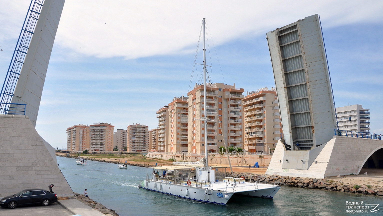 Catamarán Olé. Испания