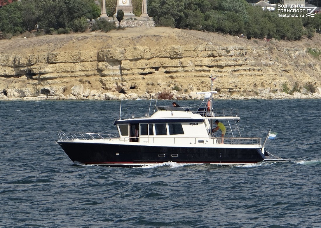 Неопознанное судно - тип Targa 44. Крым