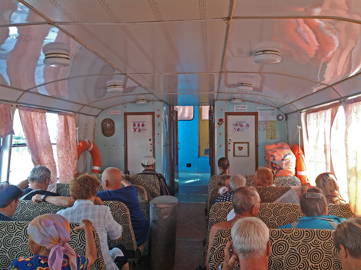 Заря-339Р. Пассажирские помещения