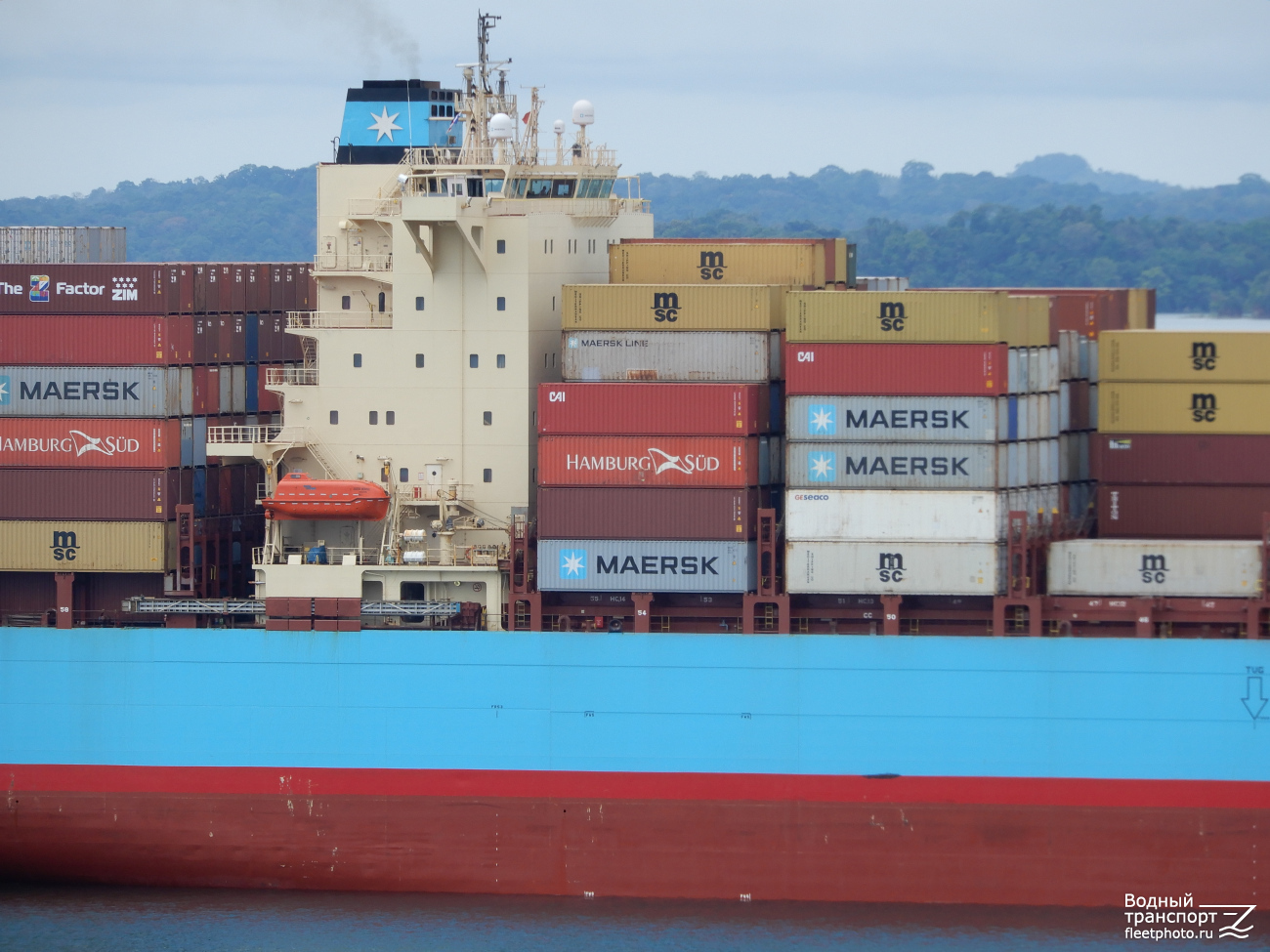 Maersk Memphis. Надстройки, Шлюпки и катера