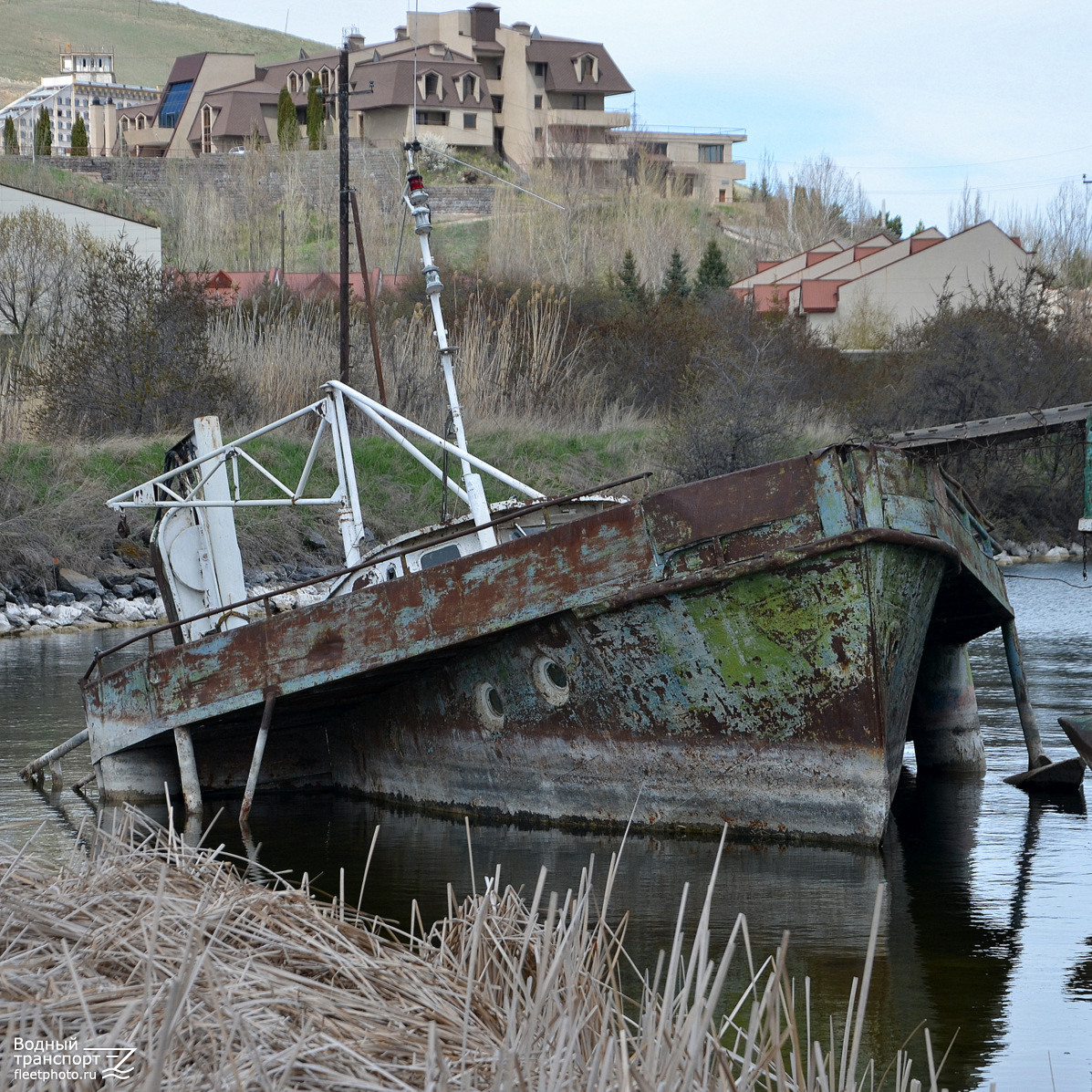 Неопознанное судно - проект Т-63. Армения