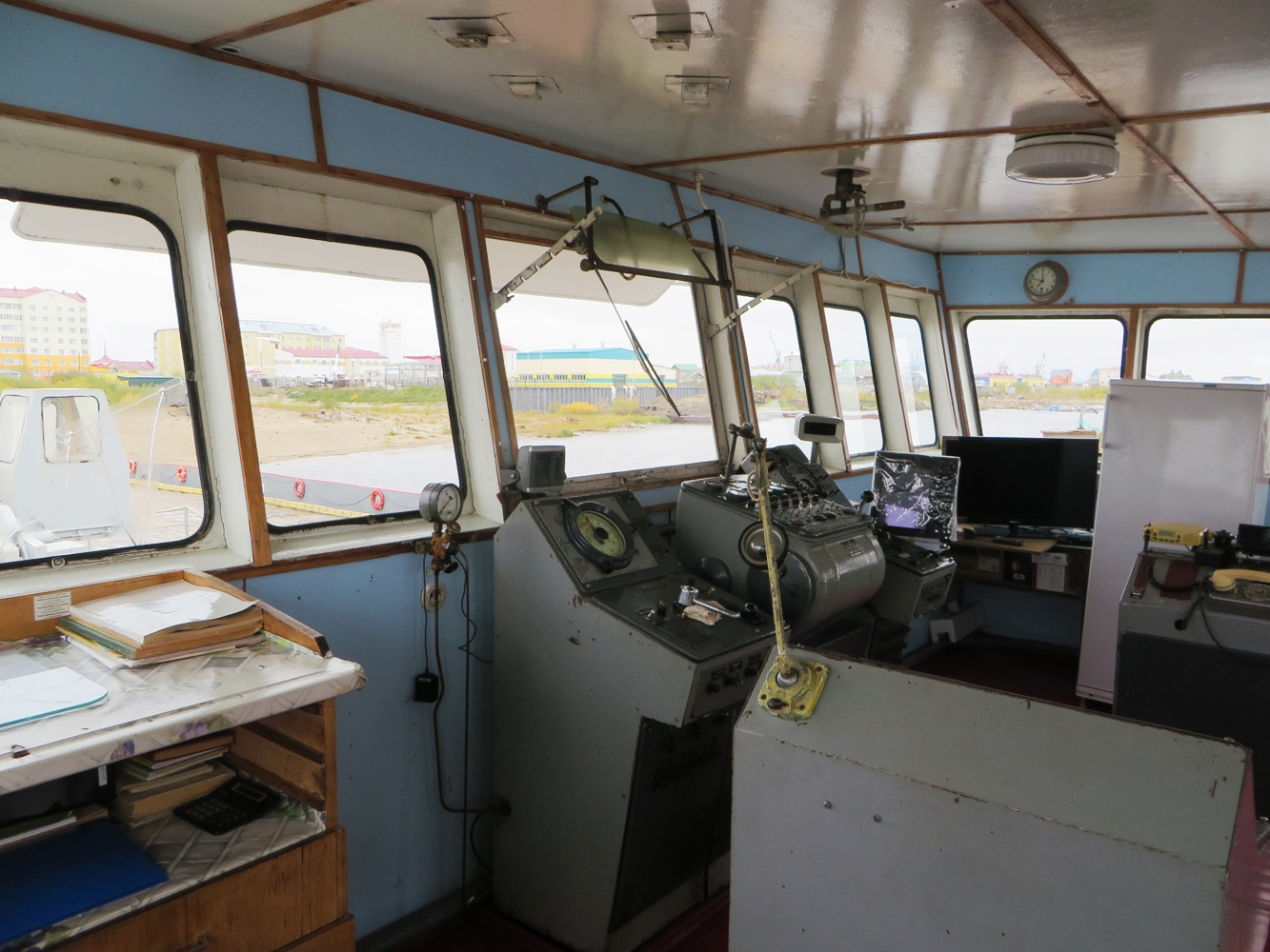 Руслан. Wheelhouses, Control panels