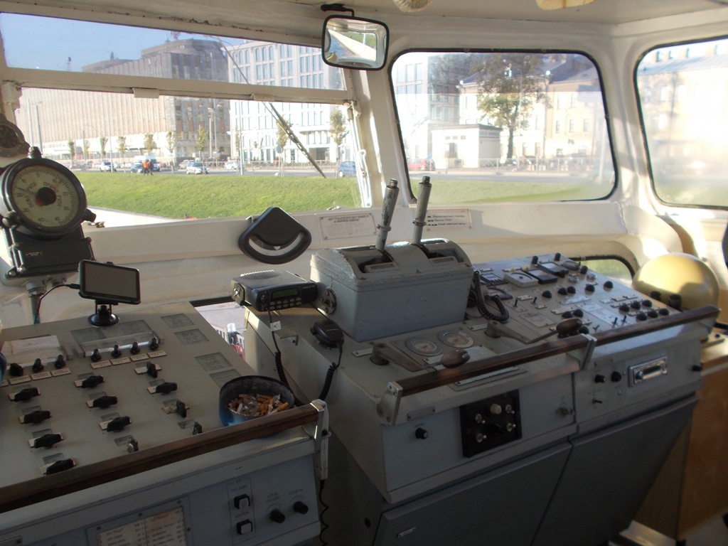 Юбилейный-2. Wheelhouses, Control panels