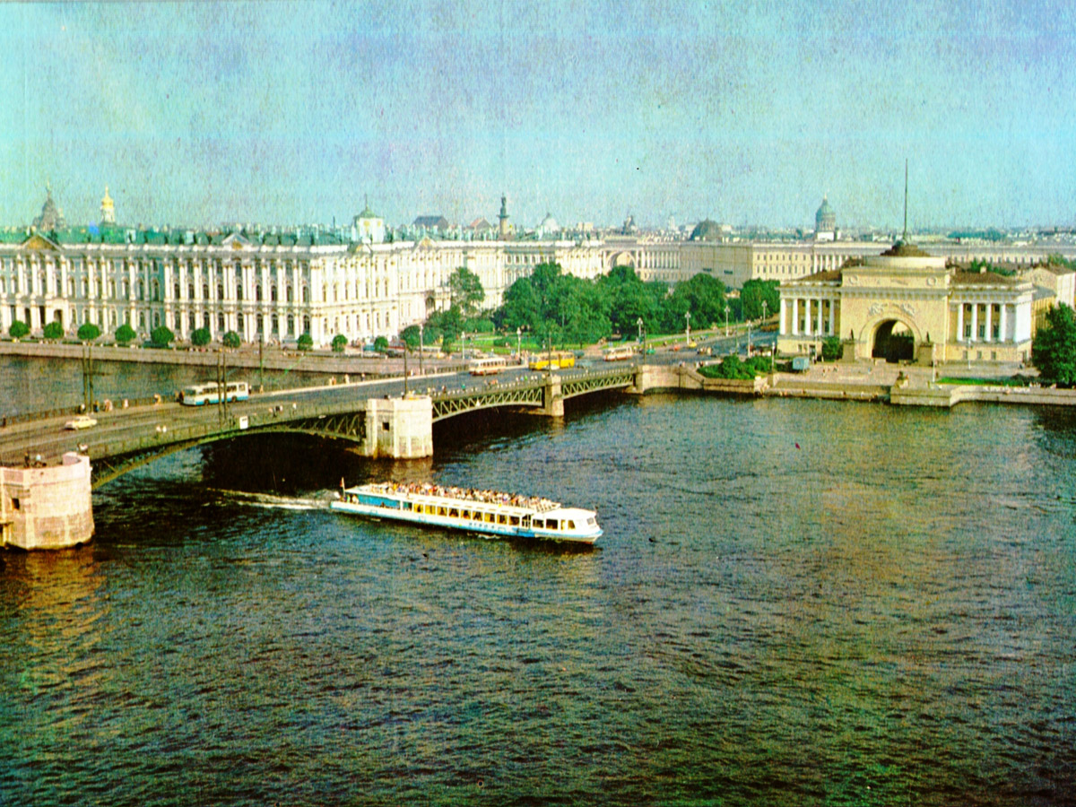 Нева-4. Книги, фотоальбомы и периодические издания