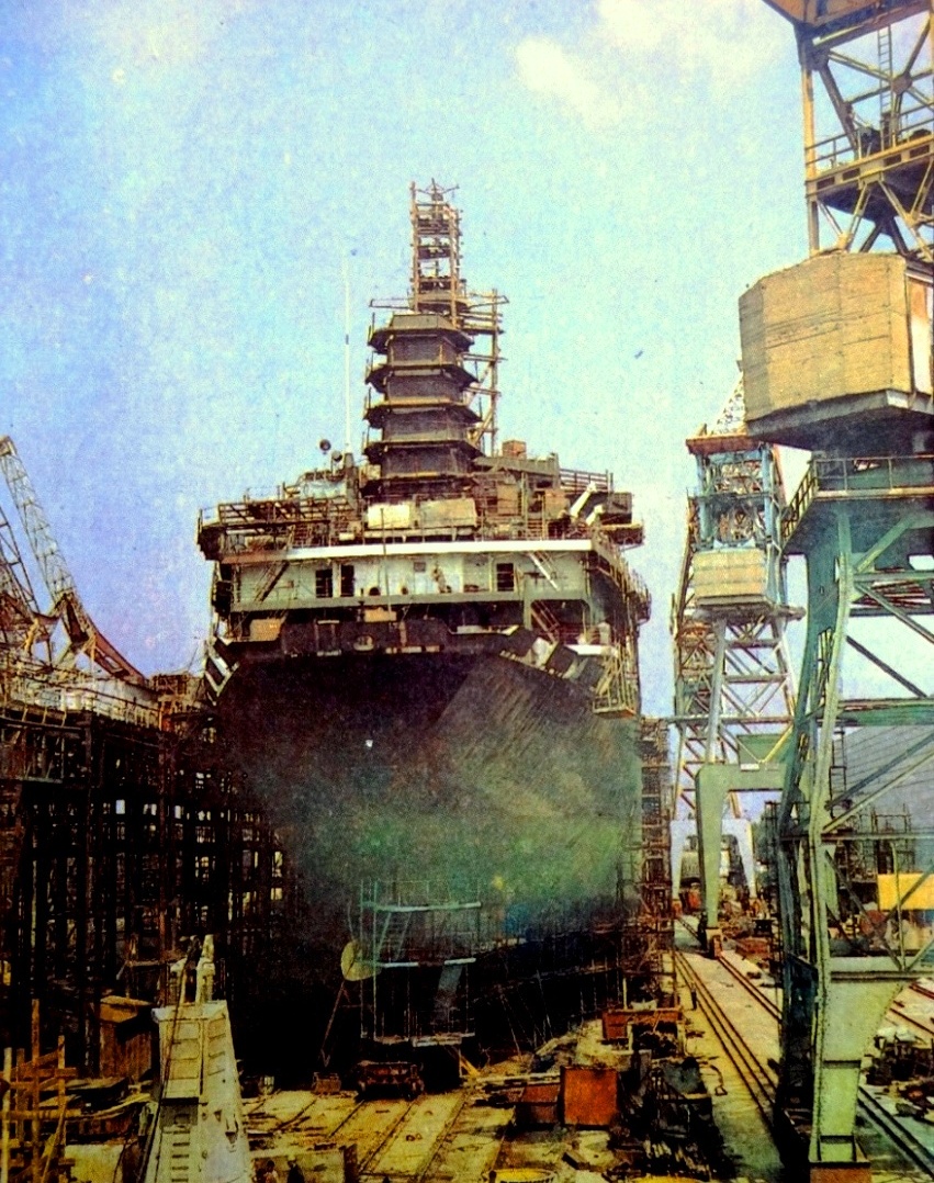 Неопознанное судно - тип Герои панфиловцы. Книги, фотоальбомы и периодические издания