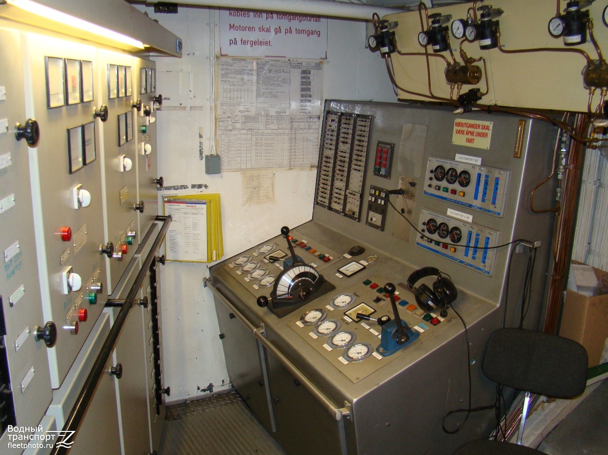 Капитан-лейтенант Казарский. Wheelhouses, Control panels