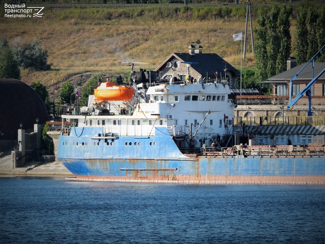 Нефтерудовоз-47М. Vessel superstructures