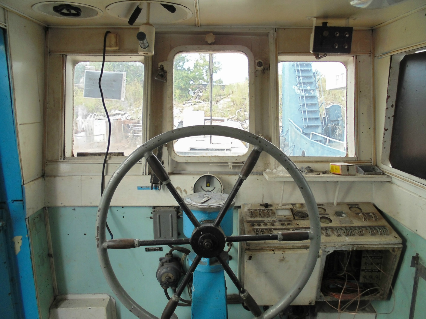 ГСТ-3065. Wheelhouses, Control panels