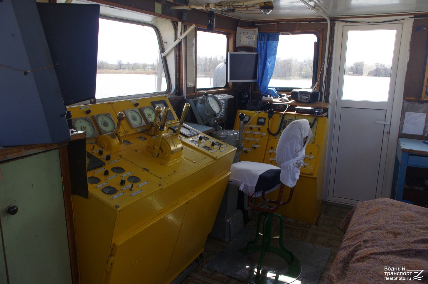 Красiн. Wheelhouses, Control panels