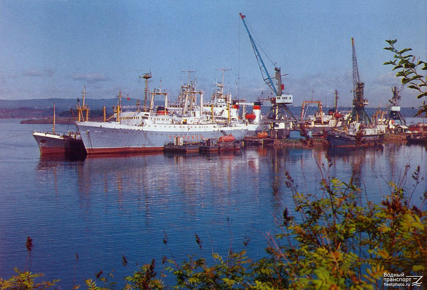 Бикин. Unidentified ships, Книги, фотоальбомы и периодические издания