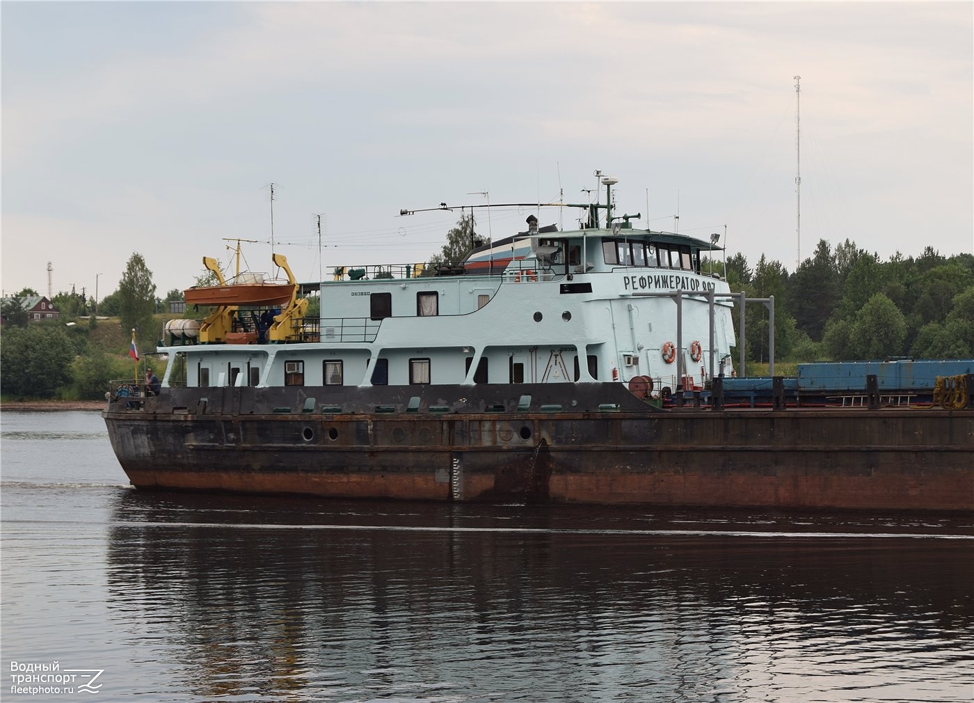 Рефрижератор-907. Надстройки