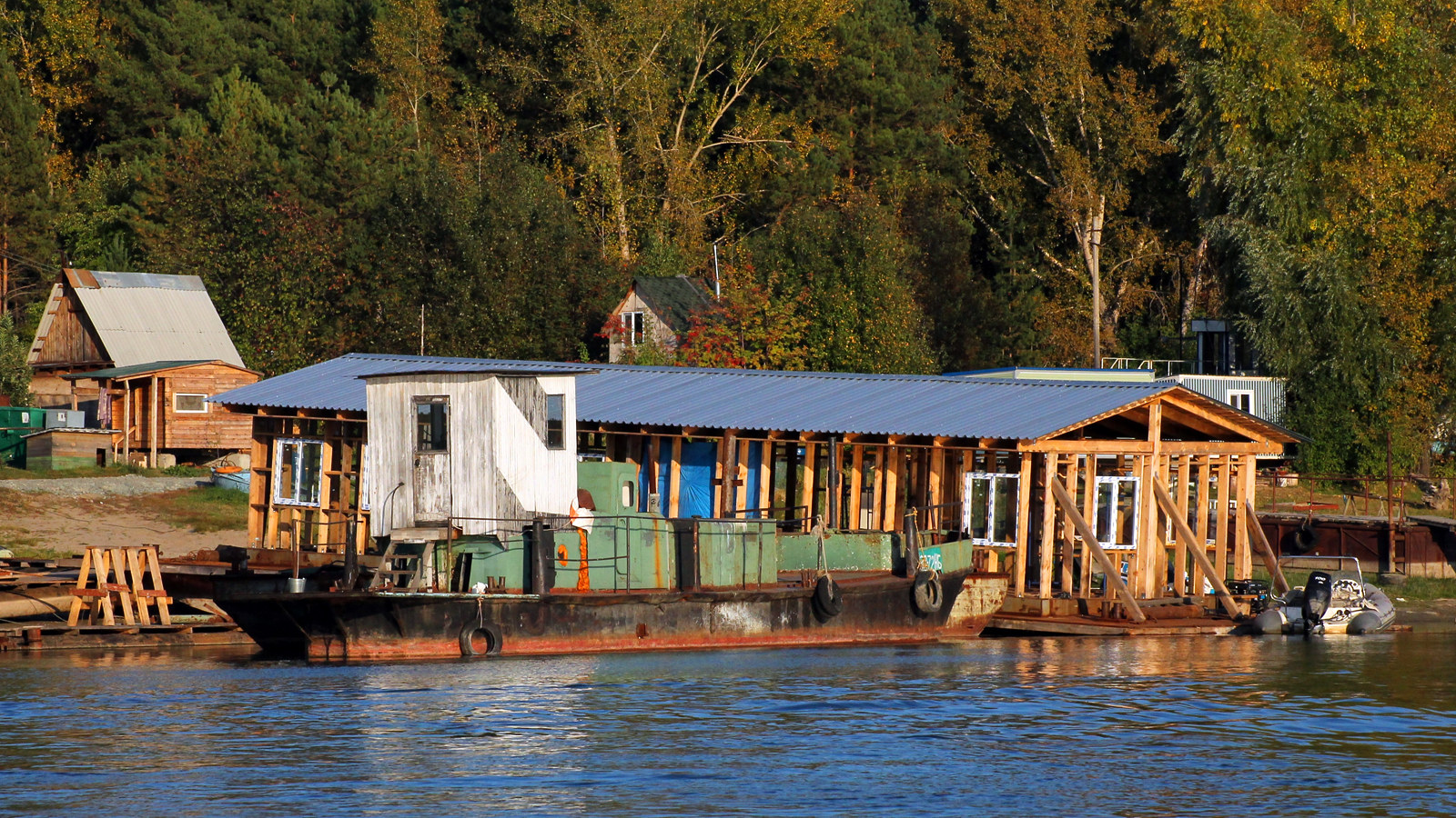 Р 28-72 НБ, Неопознанный дебаркадер (ВМК "Авиатор")