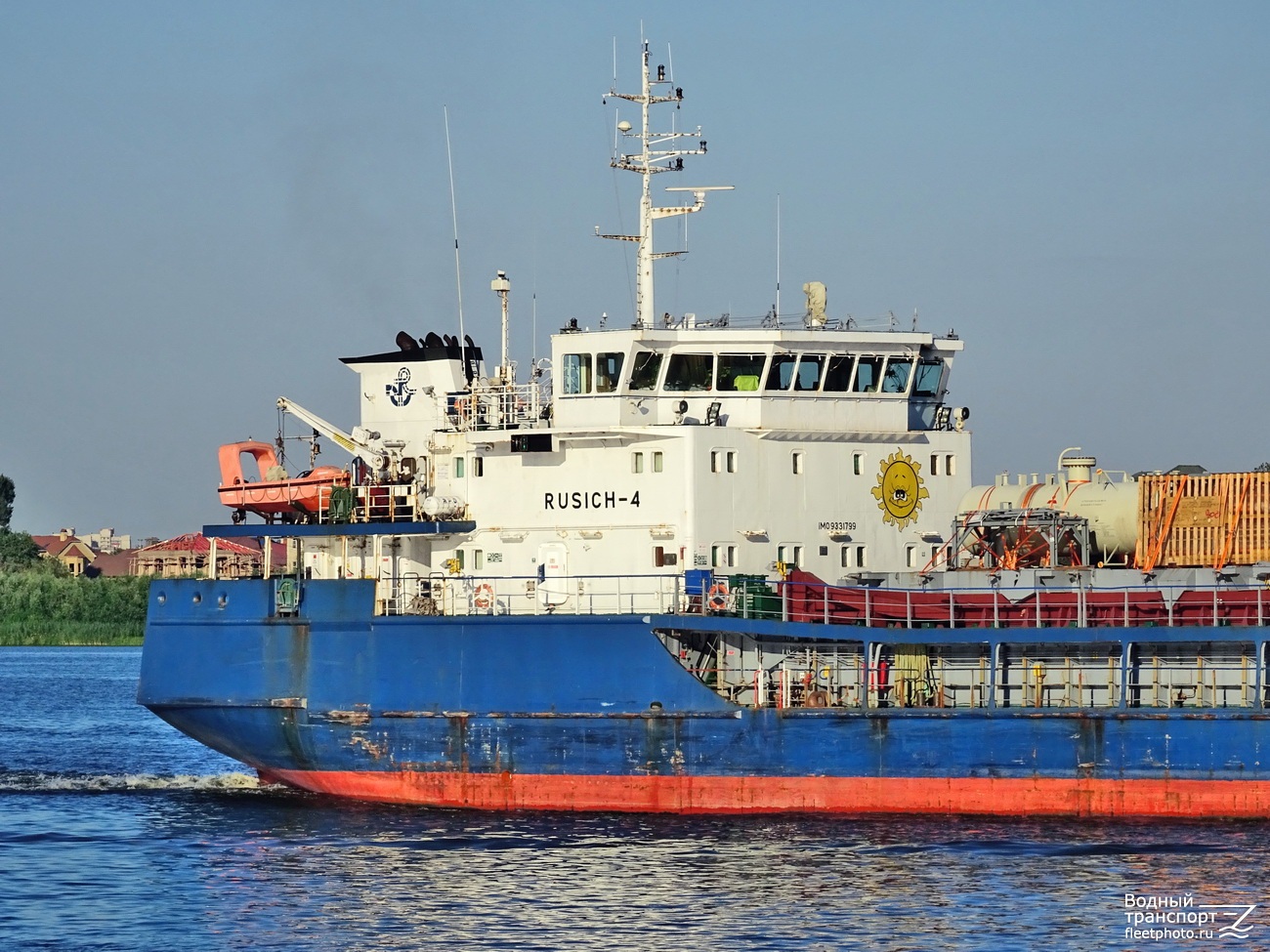 Русич-4. Vessel superstructures