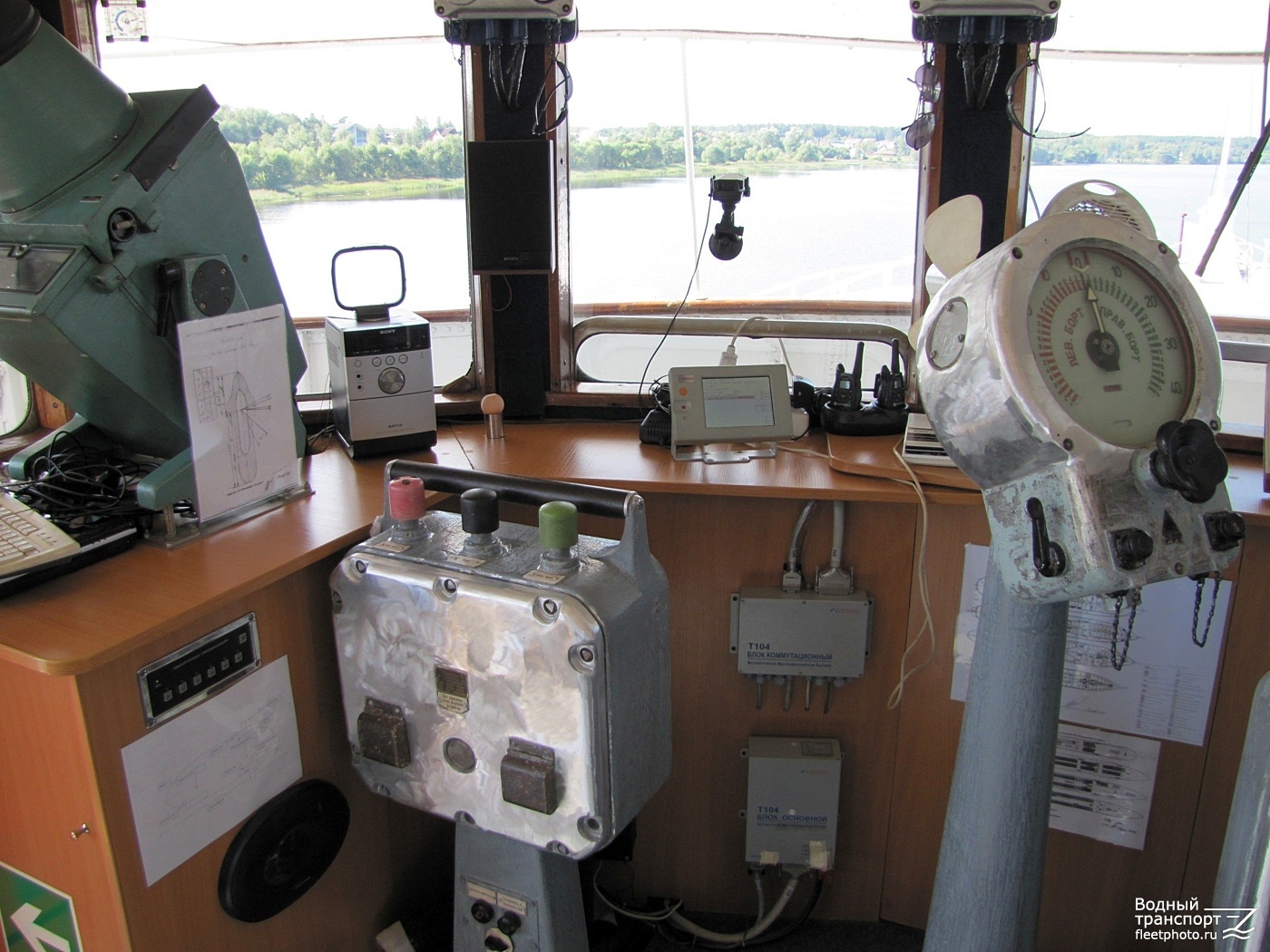 Космонавт Гагарин. Wheelhouses, Control panels