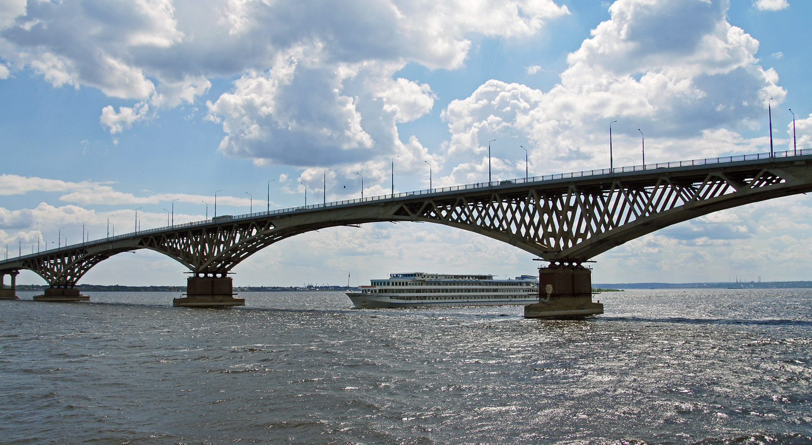 Река Волга, Саратов