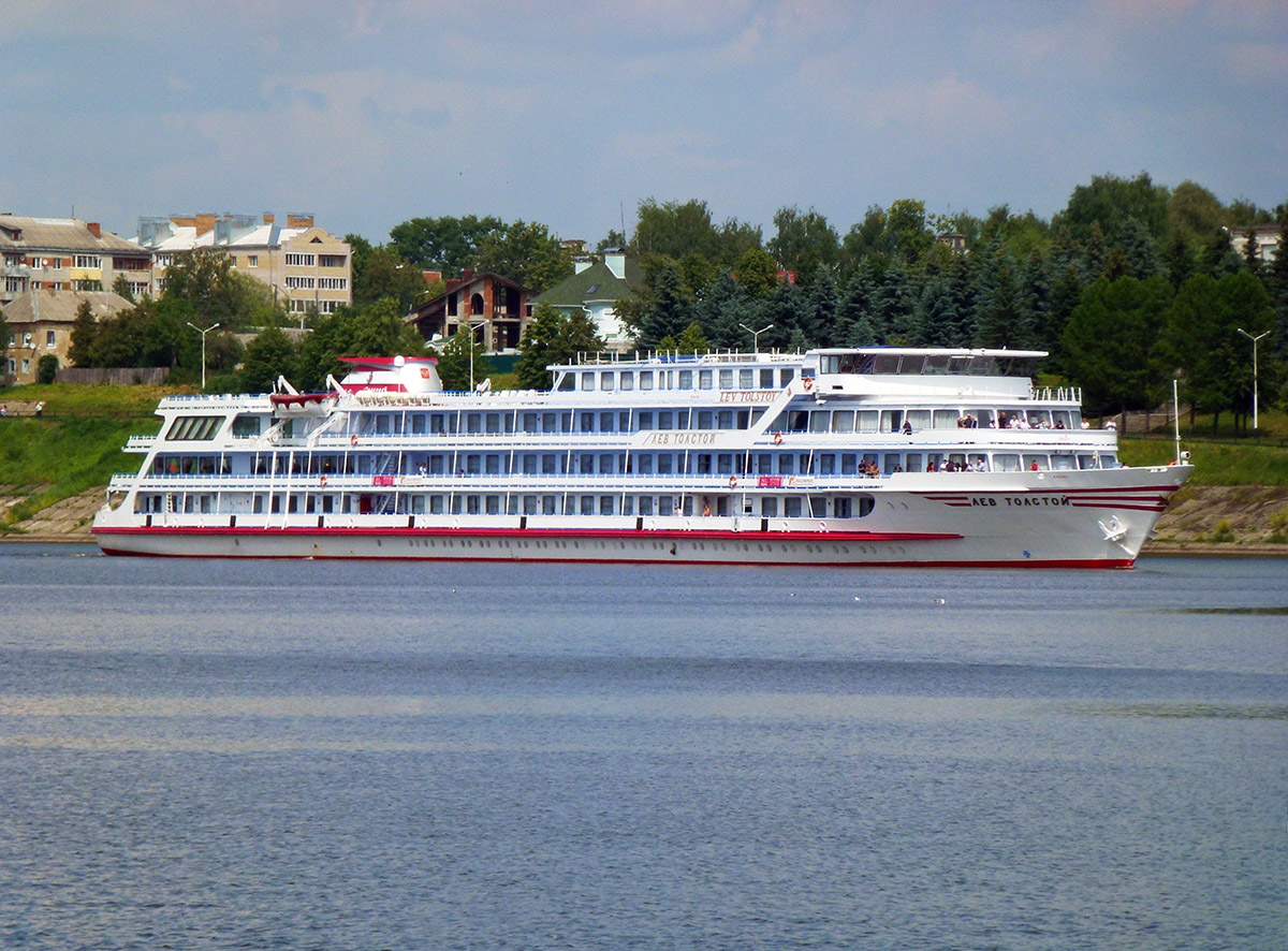 Лев Толстой