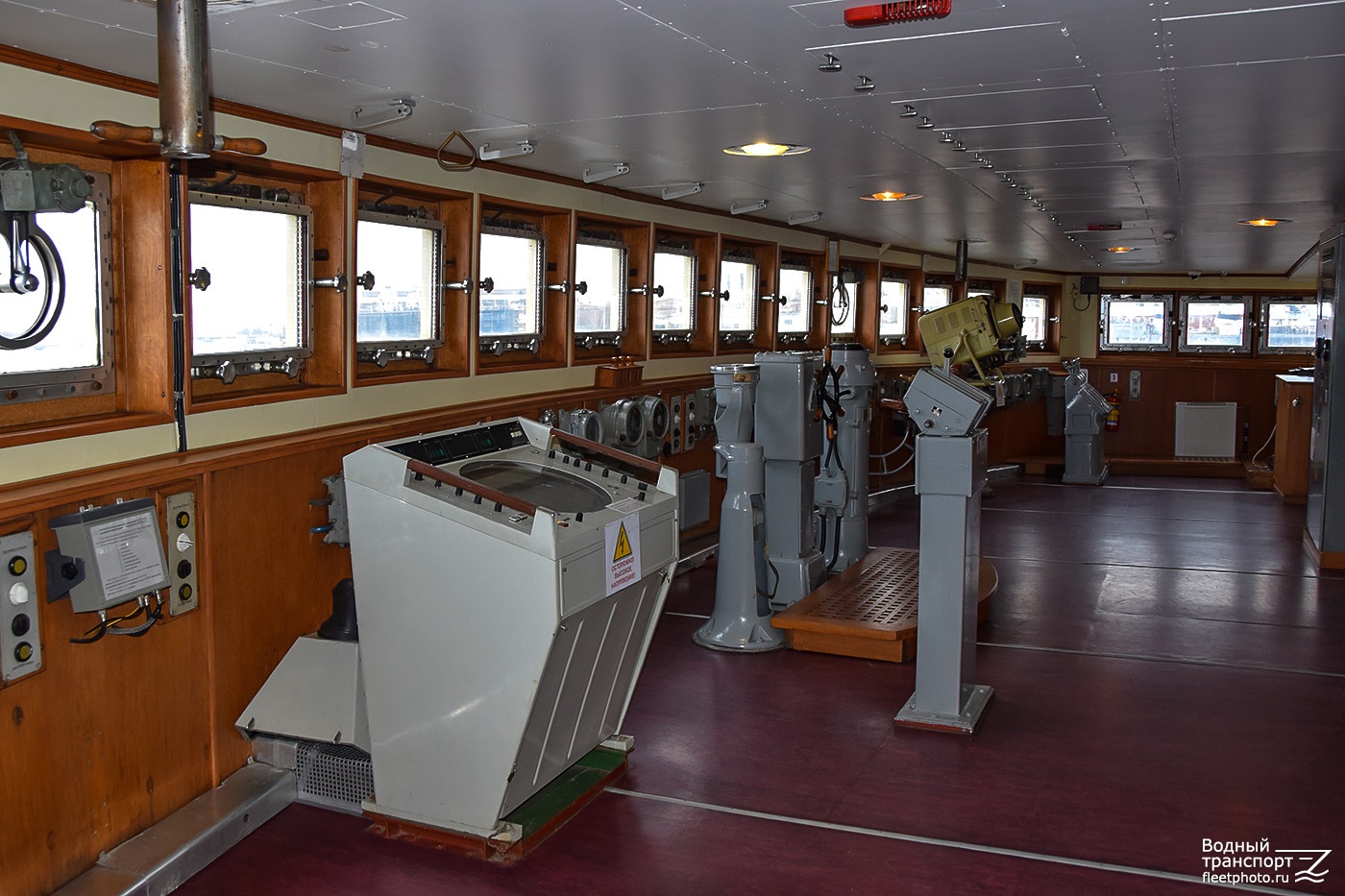 Красин. Wheelhouses, Control panels