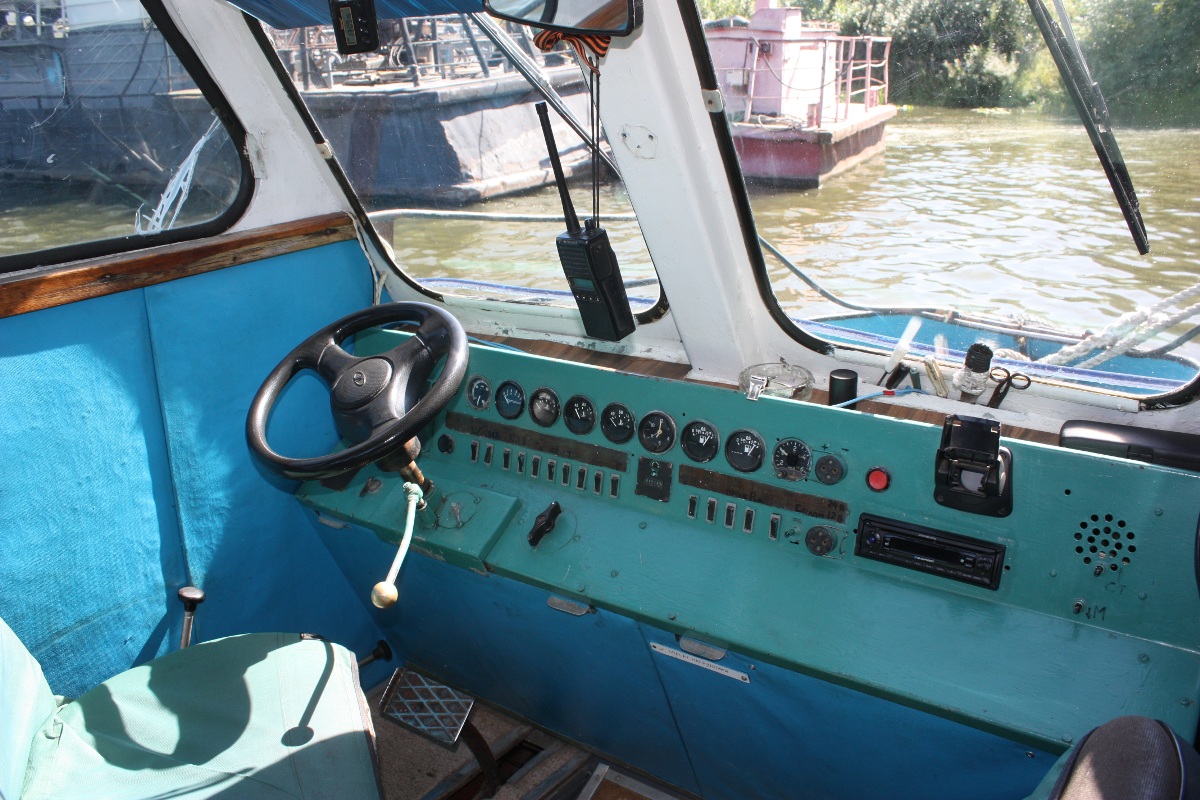 КС-685. Wheelhouses, Control panels