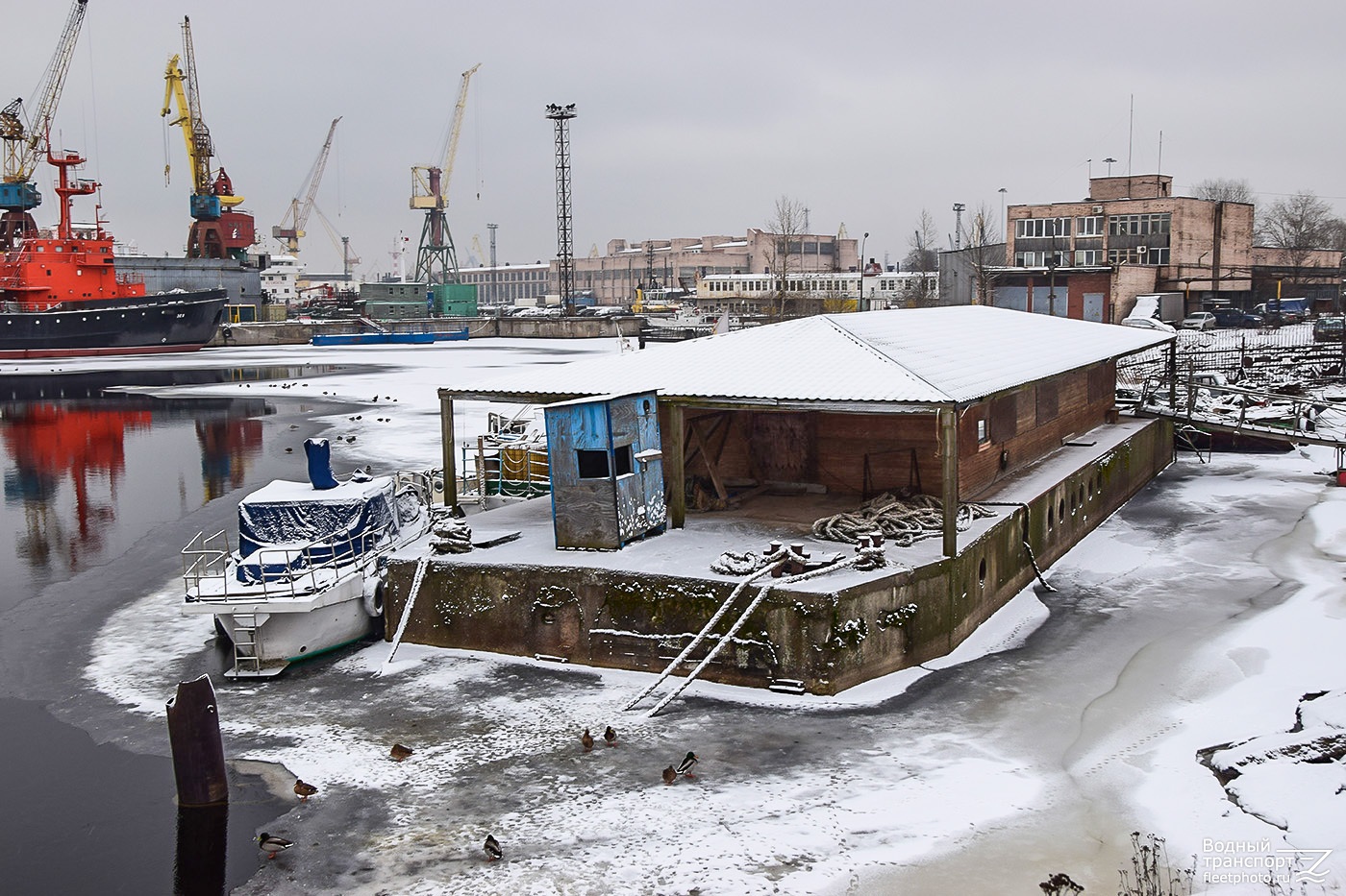 Р 61-07 ЛХ, Неопознанный понтон