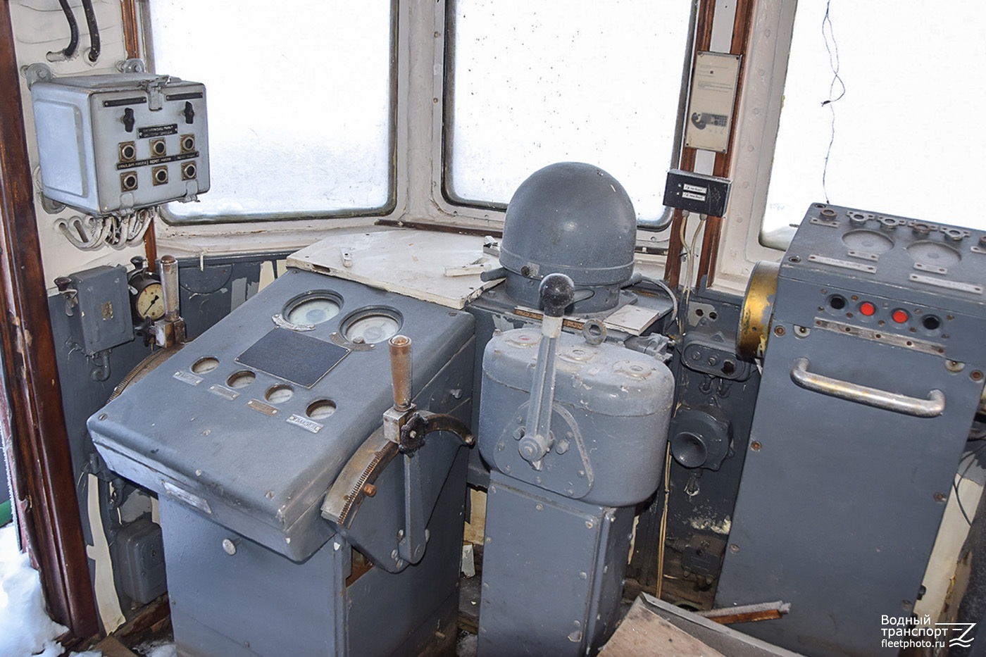 Ураган. Wheelhouses, Control panels
