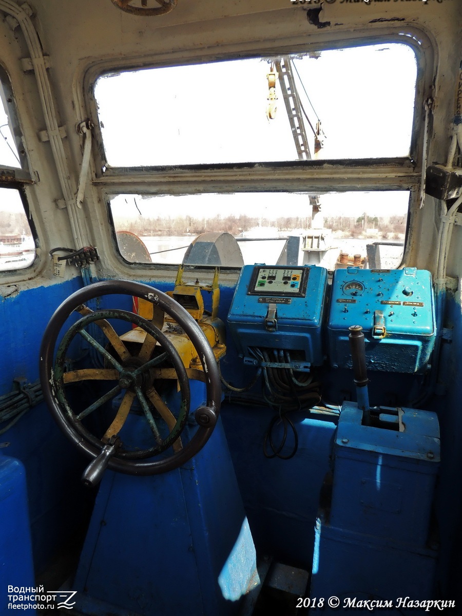 МЗ-256. Wheelhouses, Control panels