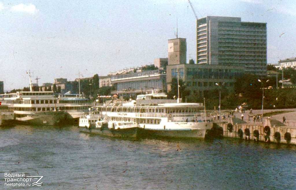 60 лет Октября, ОС-256, Герой А. Сутырин