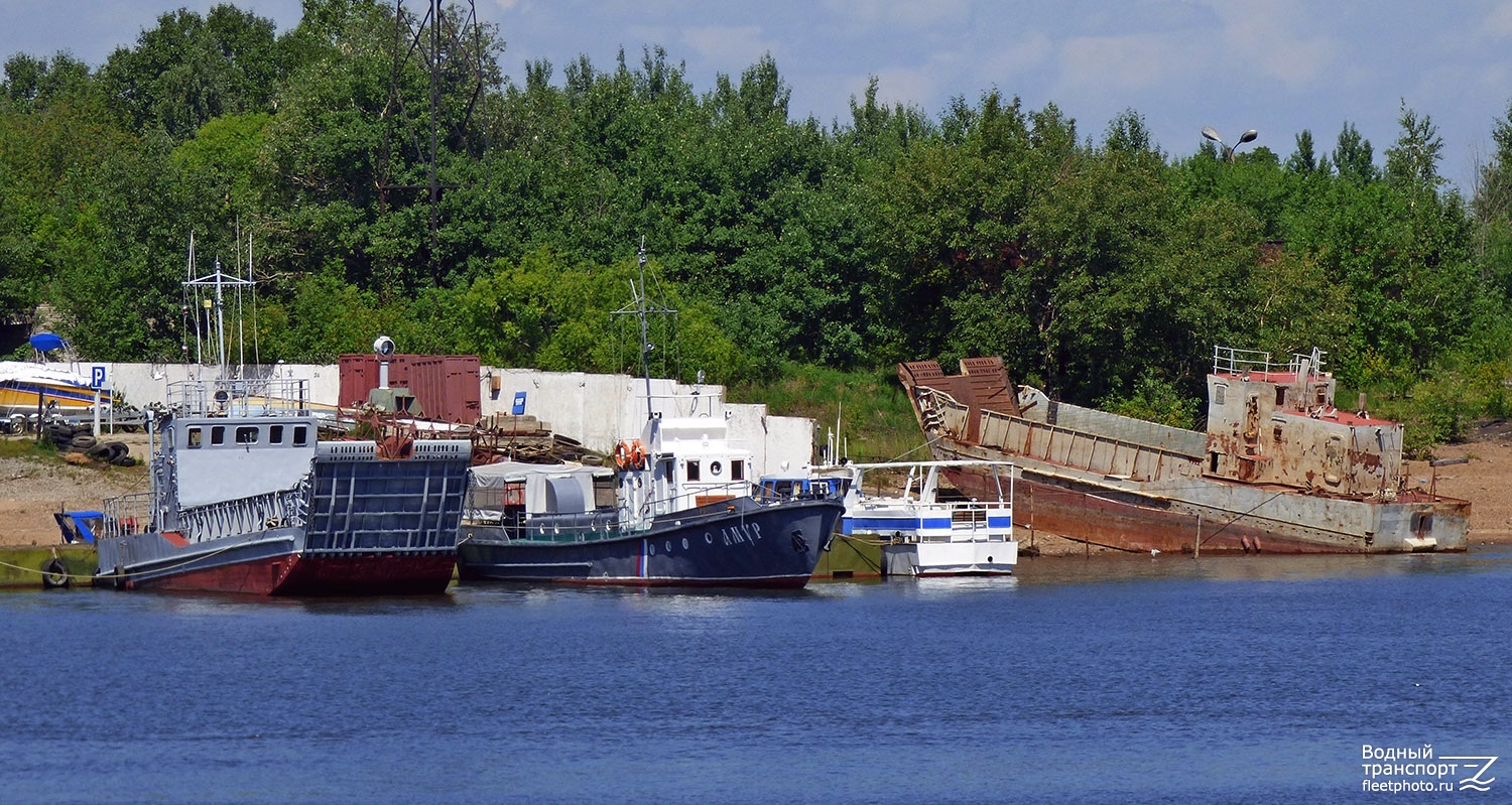 Амур. Неопознанные суда