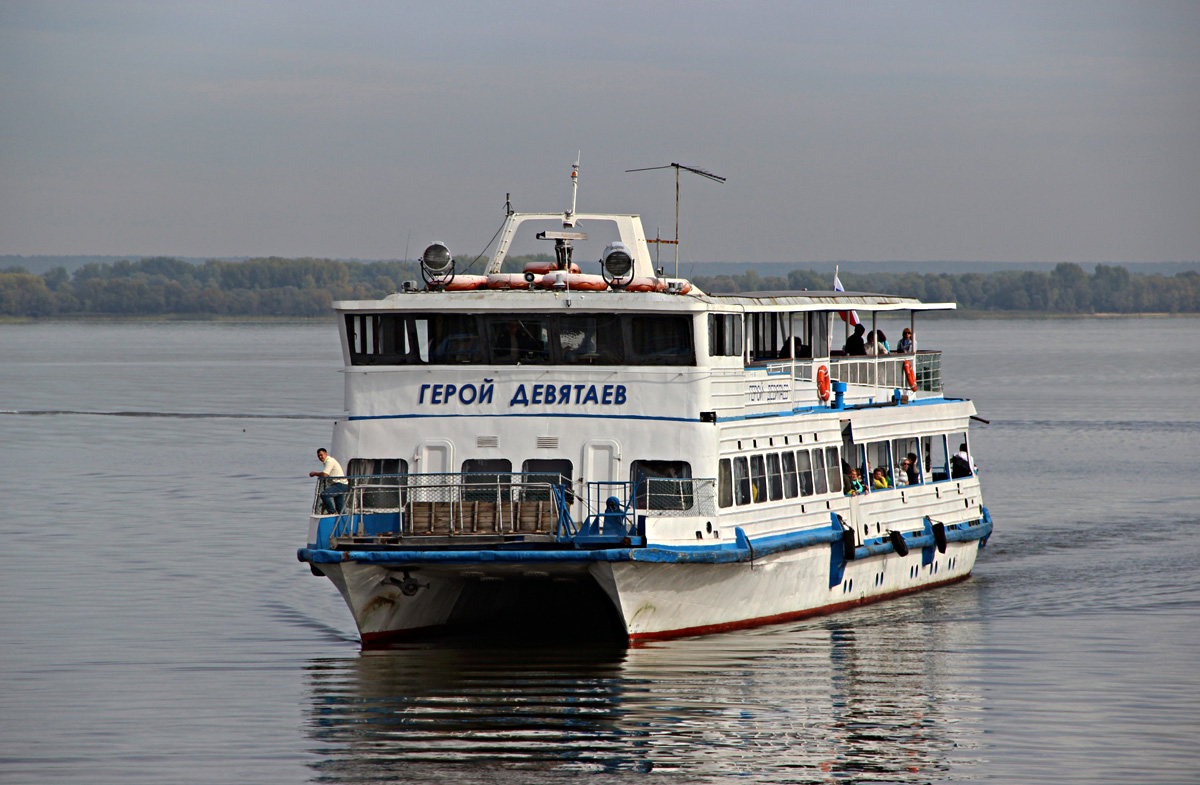 Герой Девятаев
