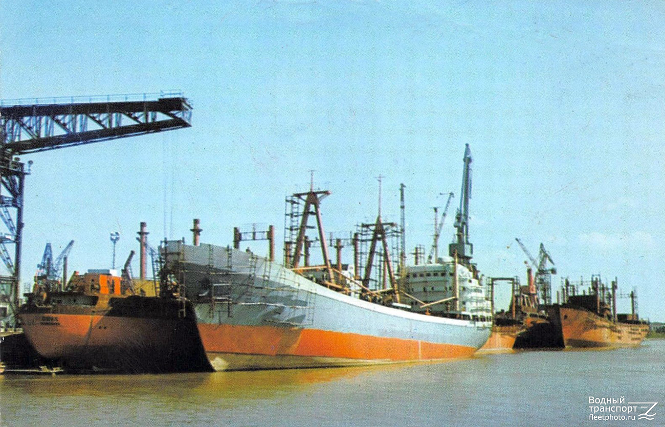 Неопознанное судно - проект 351/3 (Румыния), тип Новый Донбасс. Unidentified ships, Книги, фотоальбомы и периодические издания
