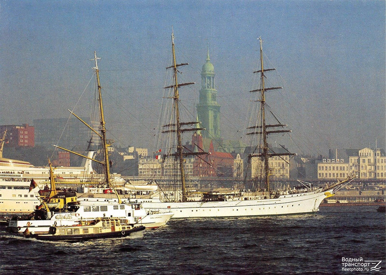Gorch Fock. Книги, фотоальбомы и периодические издания