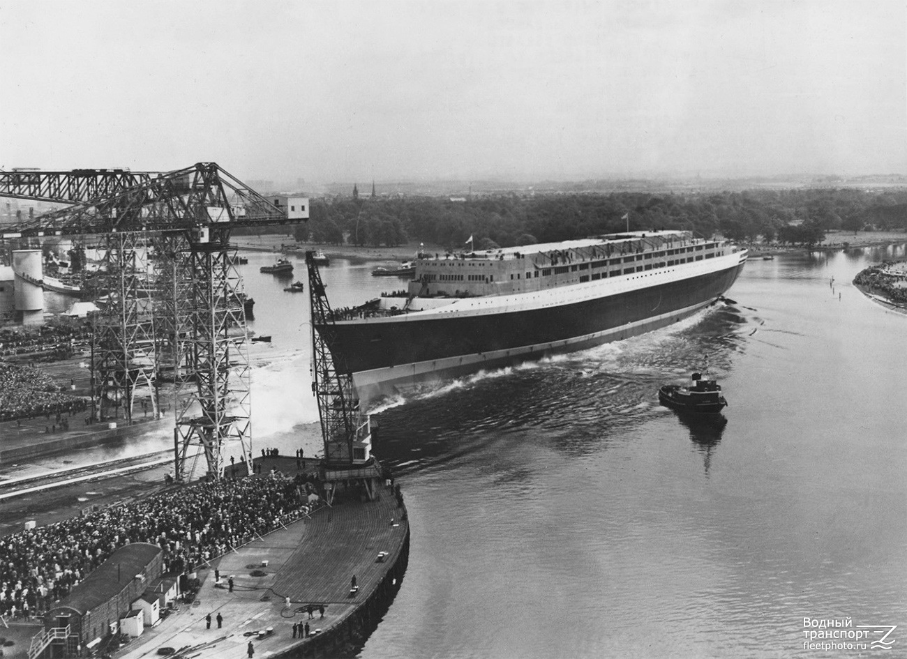 Queen Elizabeth 2. Книги, фотоальбомы и периодические издания