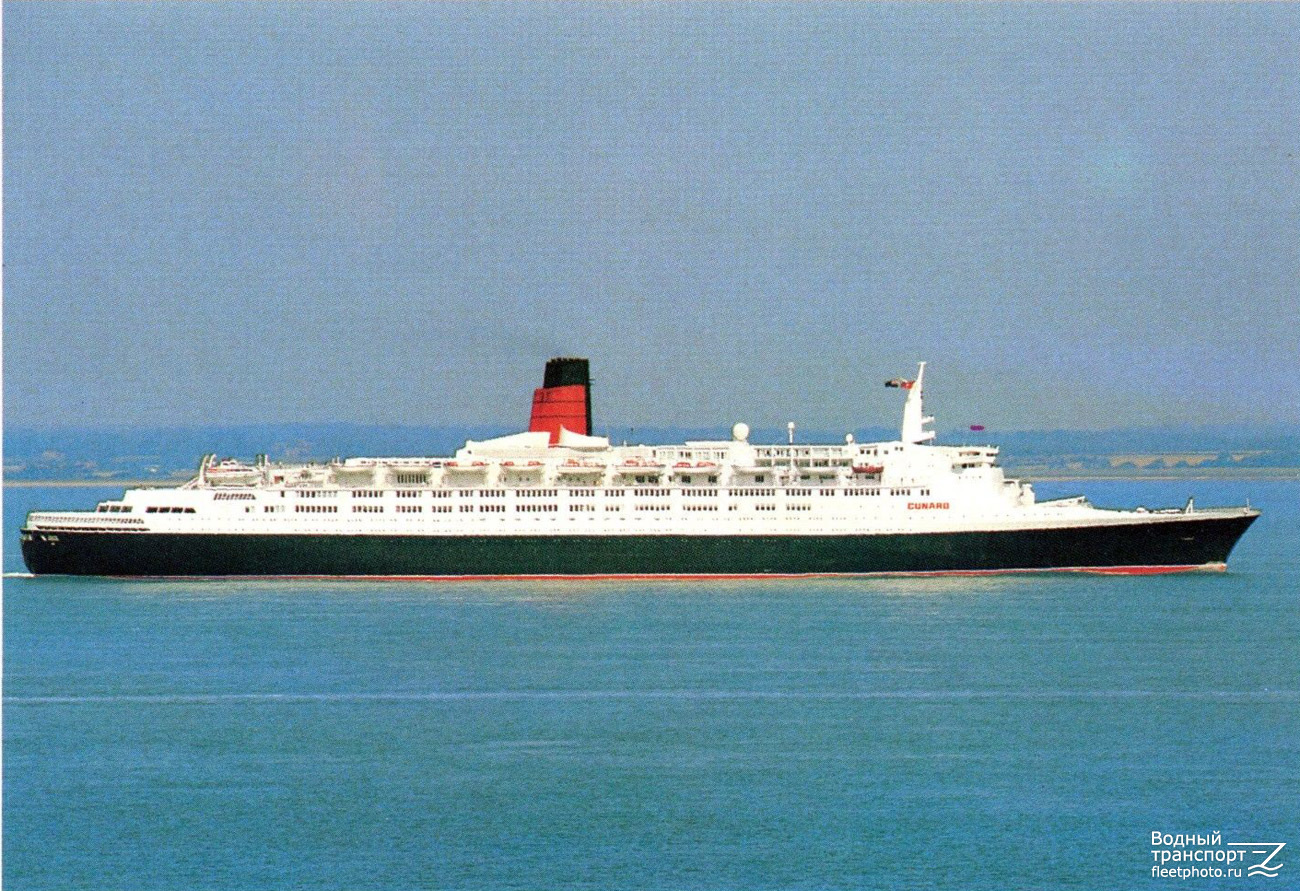 Queen Elizabeth 2. Книги, фотоальбомы и периодические издания
