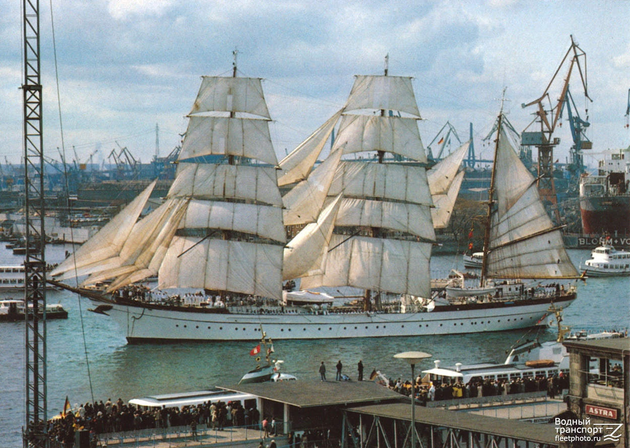 Gorch Fock. Книги, фотоальбомы и периодические издания