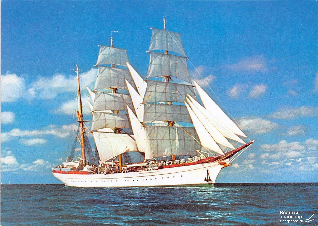 Gorch Fock. Книги, фотоальбомы и периодические издания