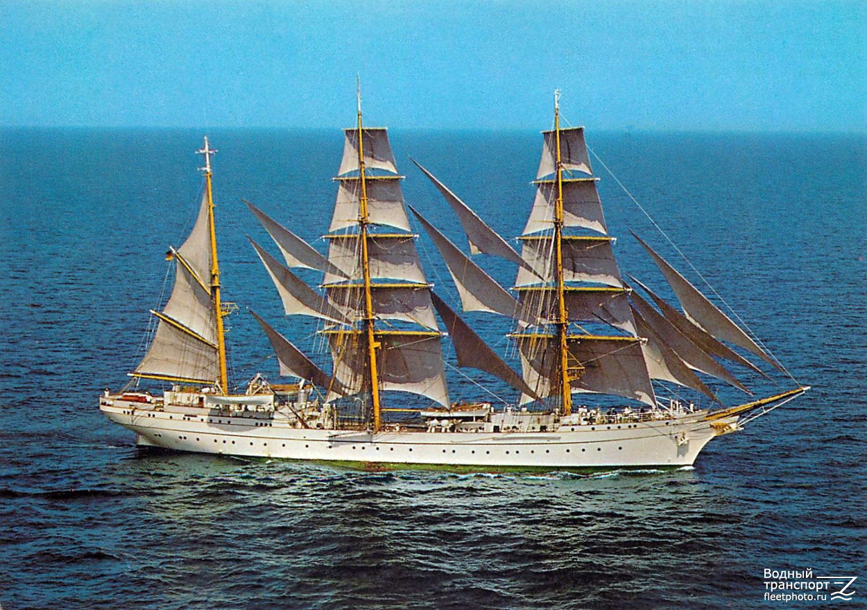 Gorch Fock. Книги, фотоальбомы и периодические издания