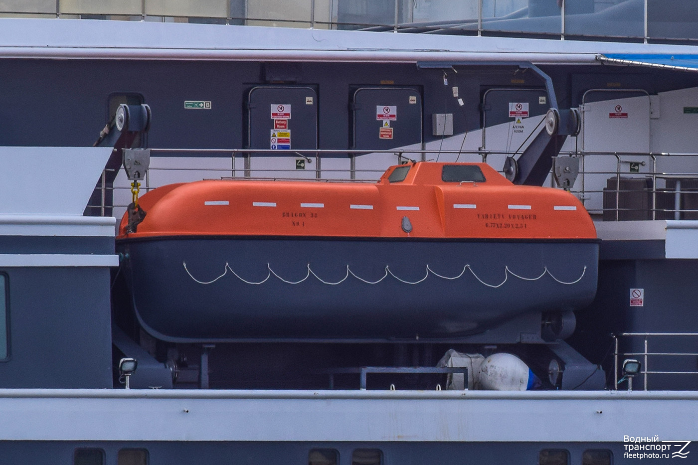 Variety Voyager. Шлюпки и катера