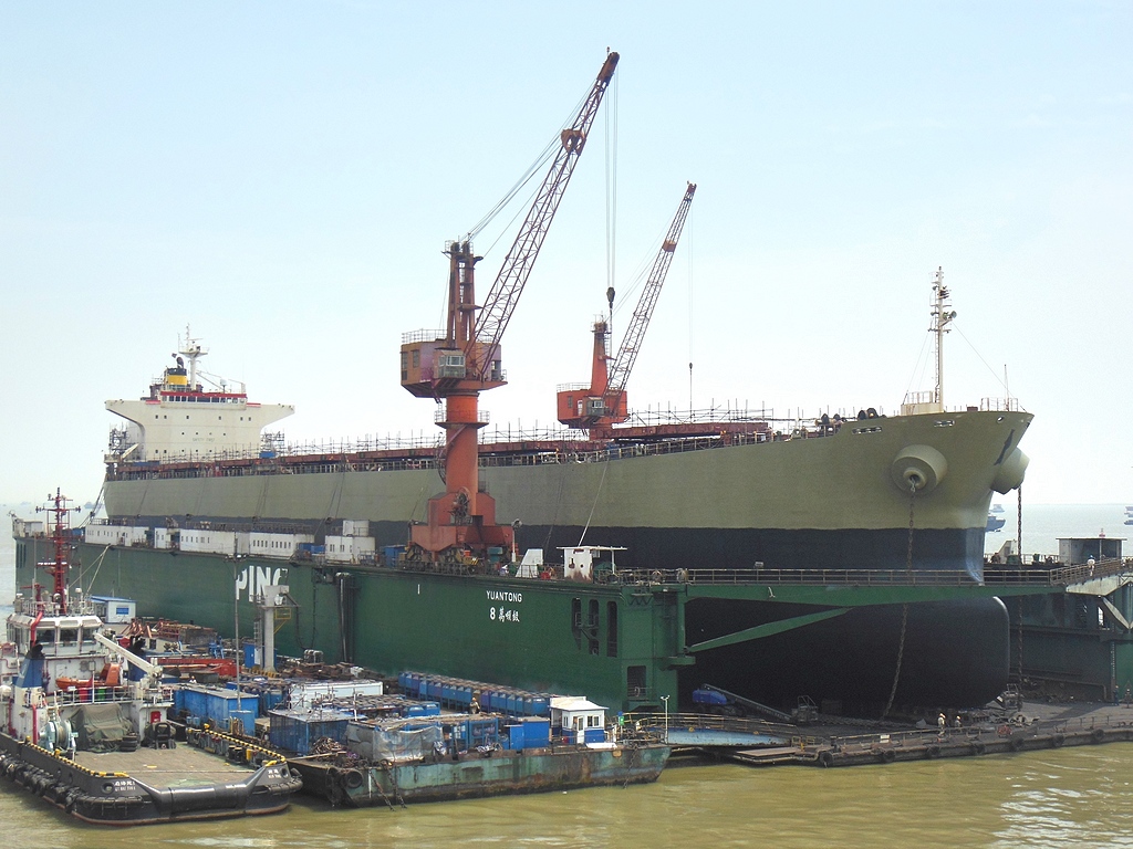 Yuantong 8. Unidentified ships