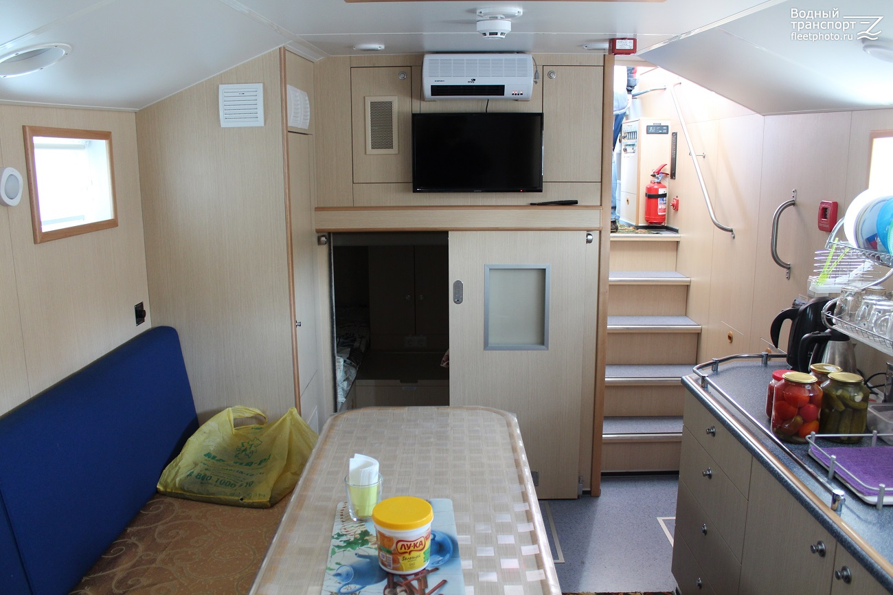 Патрульный-8. Internal compartments