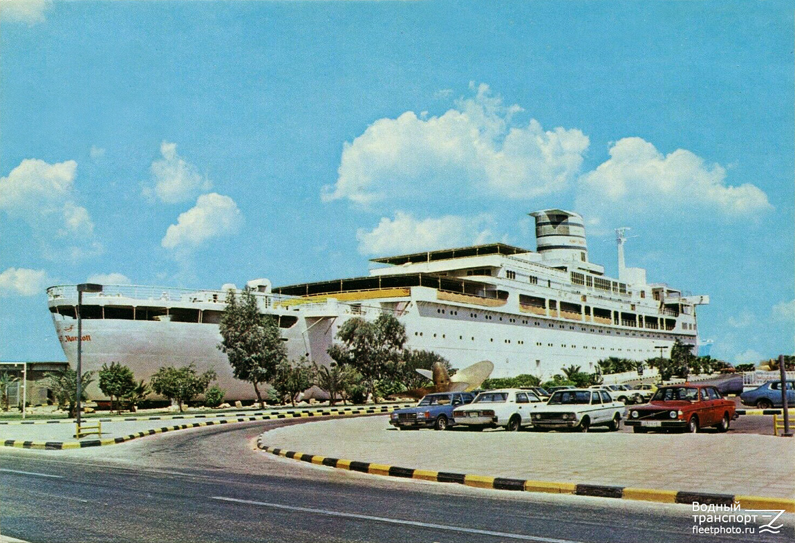 Kuwait Marriott Hotel. Книги, фотоальбомы и периодические издания