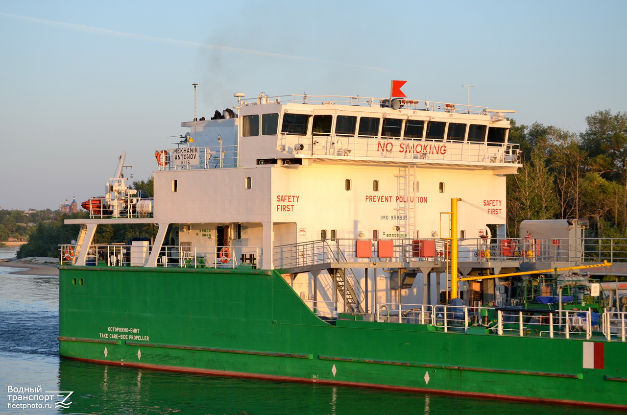 Механик Антонов. Vessel superstructures
