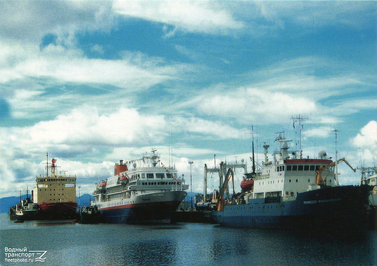 Almirante Irizar, Bremen, Профессор Мультановский. Книги, фотоальбомы и периодические издания