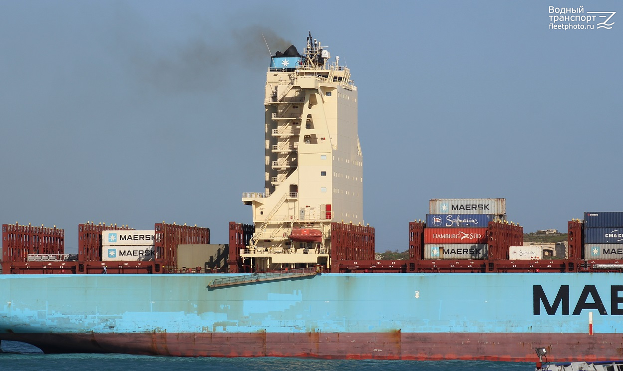 Maersk Lamanai. Vessel superstructures