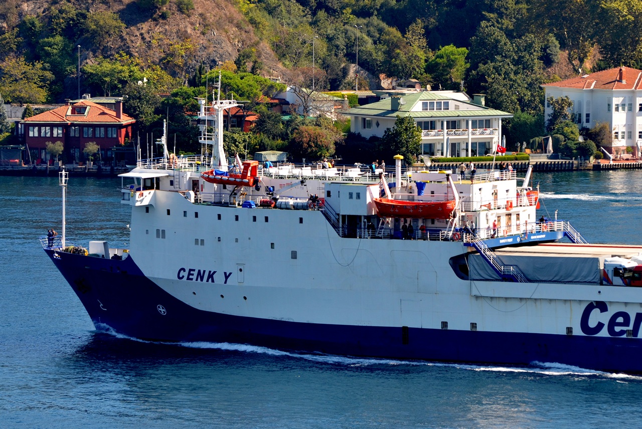 Cenk Y. Vessel superstructures