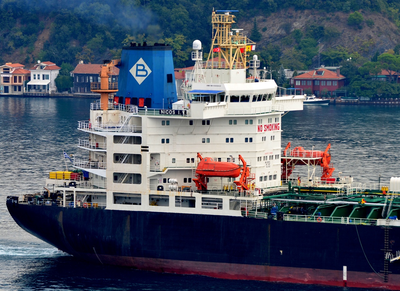 Nicos I.V.. Vessel superstructures