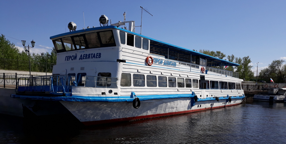 Герой Девятаев