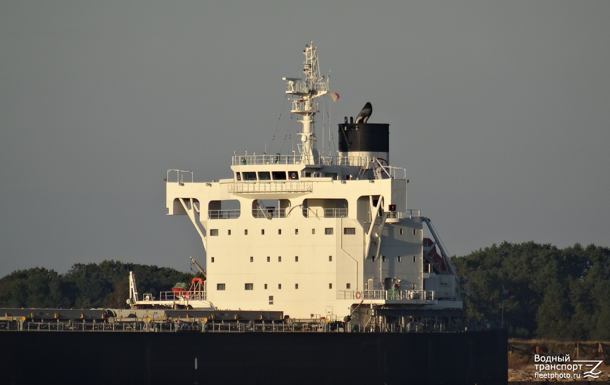 Sakizaya Queen. Vessel superstructures