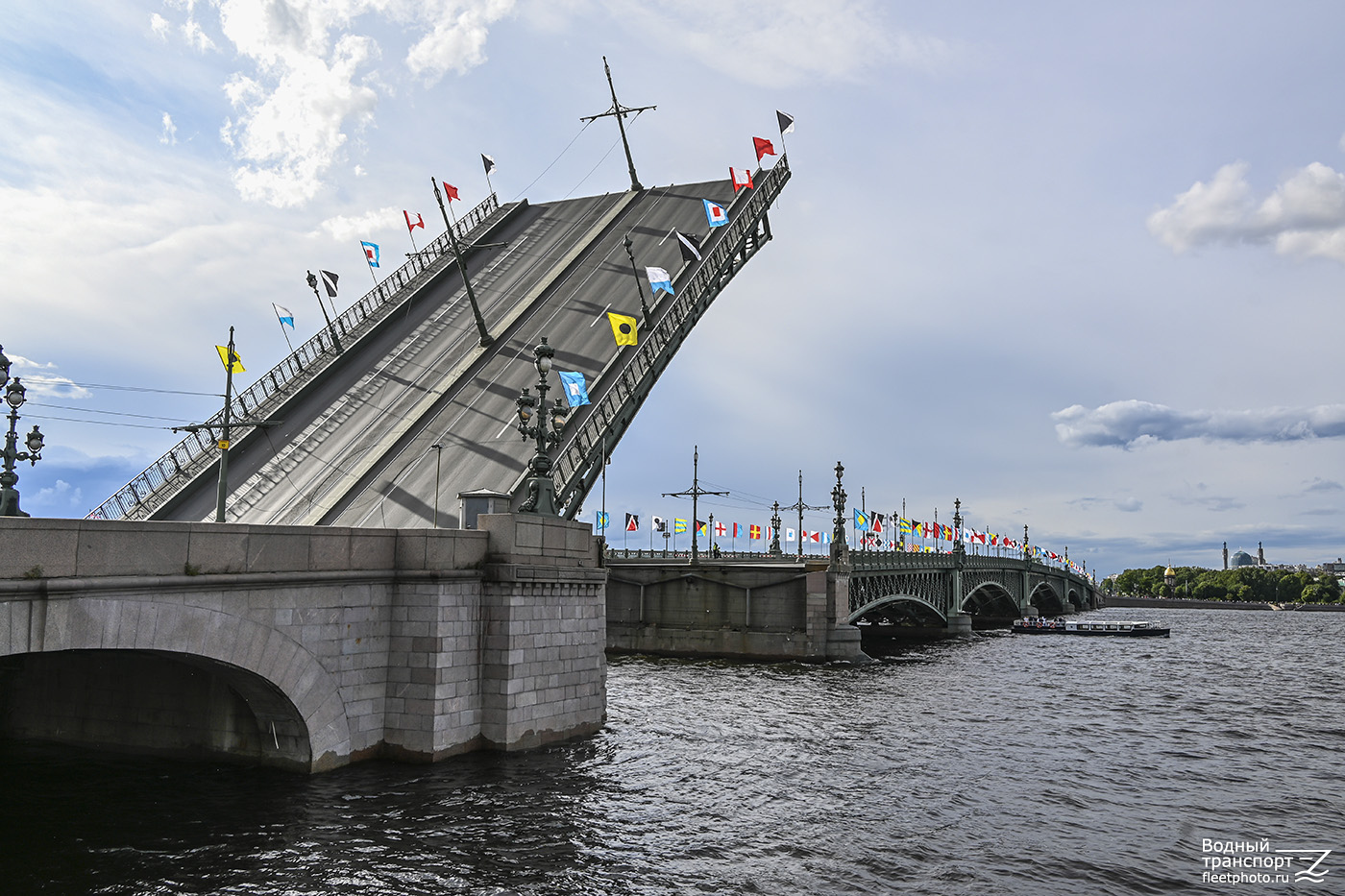Санкт-Петербург, Река Нева