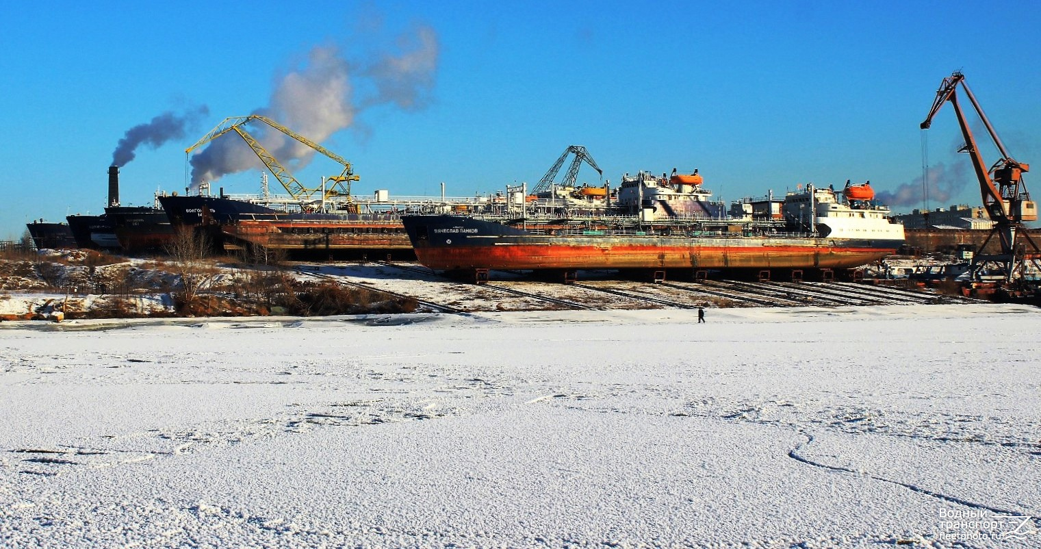 Волгонефть-141, Баржа №2021, Вячеслав Панков. Unidentified ships