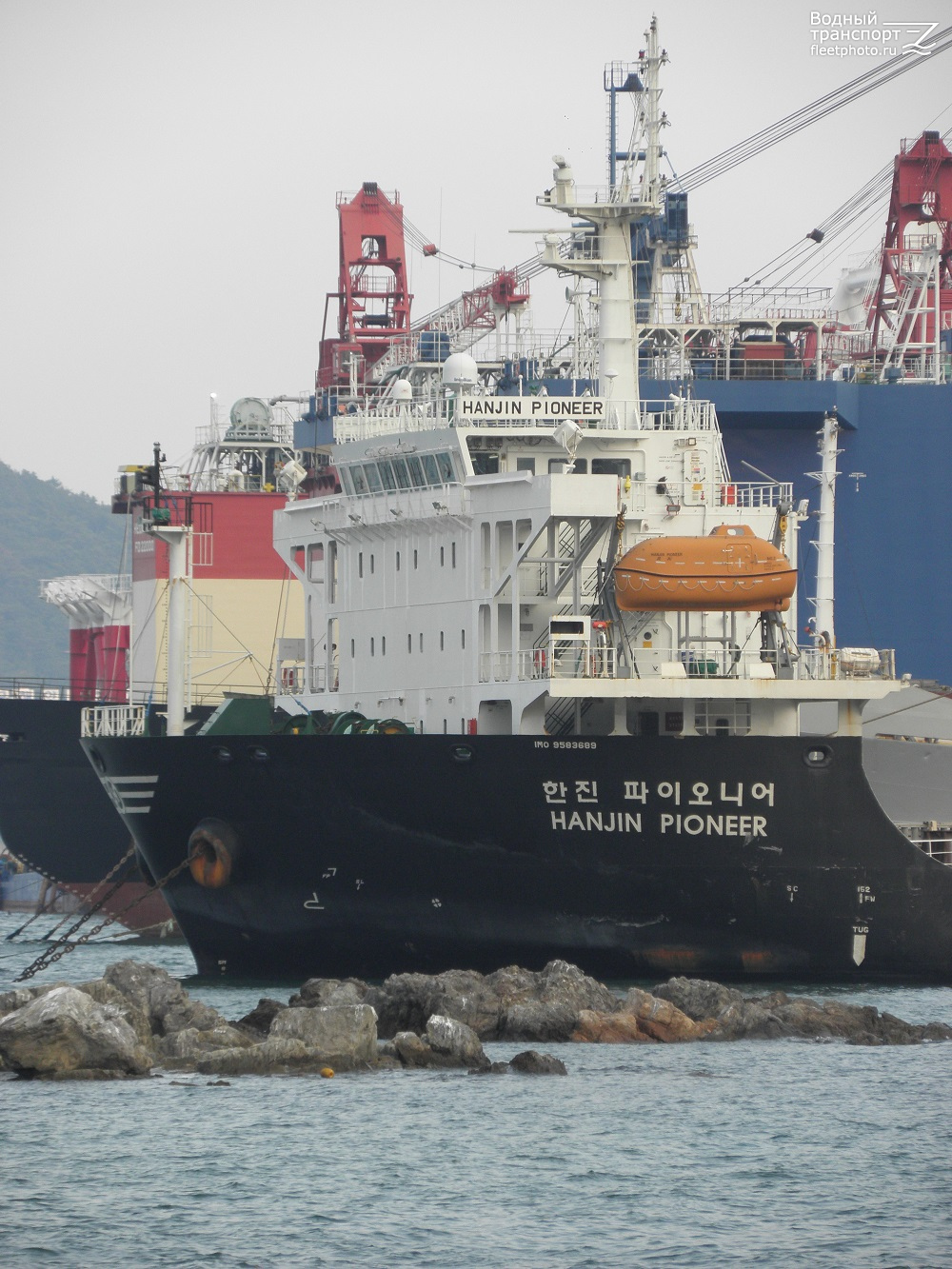 Hanjin Pioneer. Vessel superstructures
