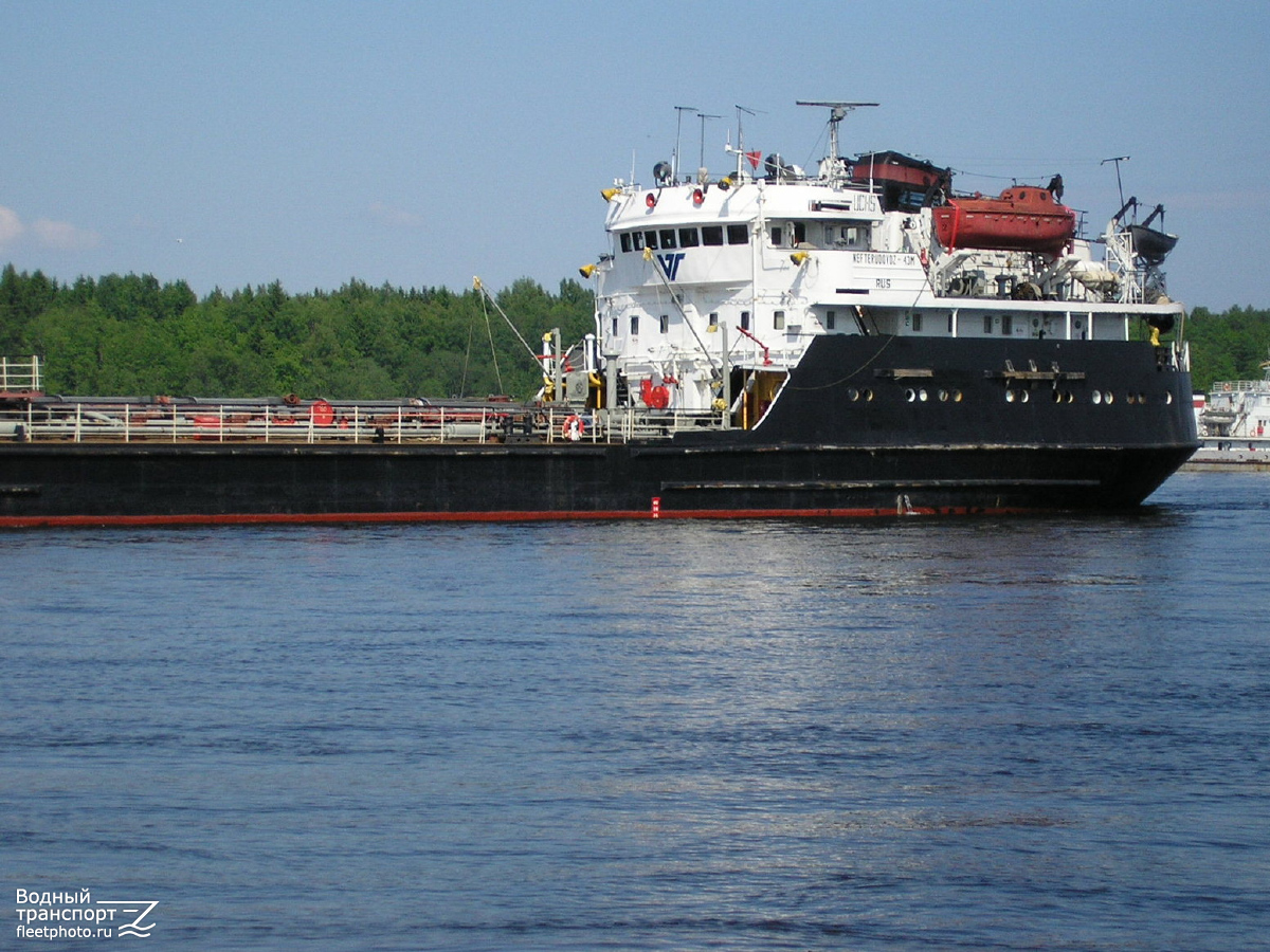 Нефтерудовоз-43М. Vessel superstructures